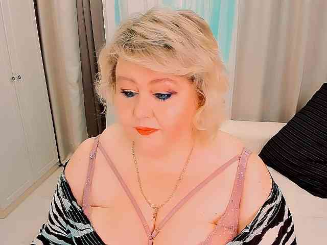 XBIGTITSXX webcam