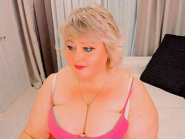 XBIGTITSXX webcam