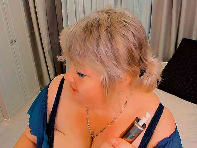 XBIGTITSXX webcam