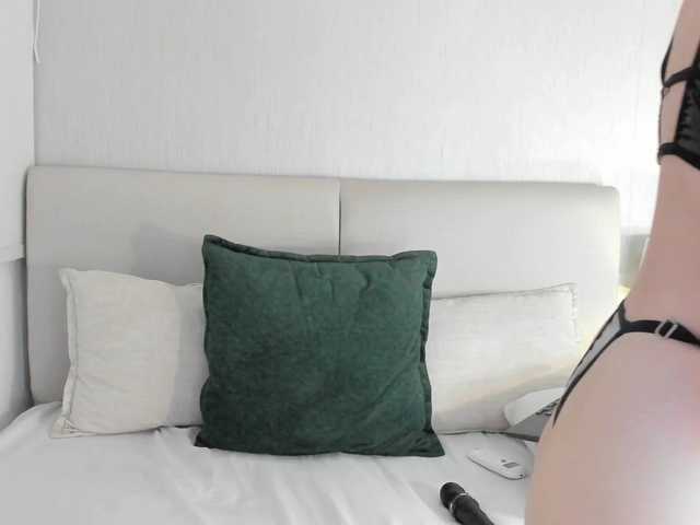 ARI-FLAME live cam on BongaCams