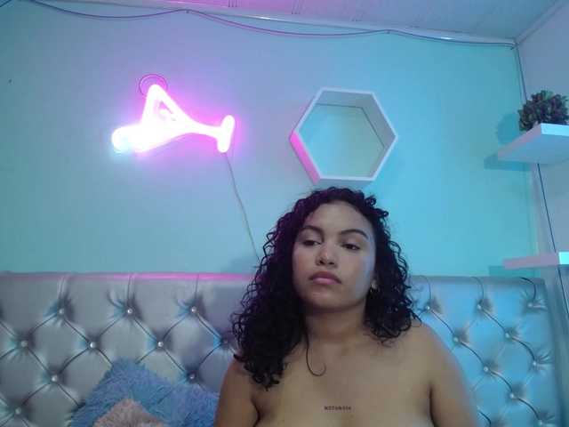 valeria-martinez19 live cam on BongaCams