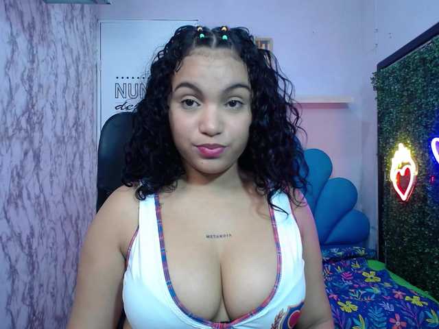 valeria-martinez19 live cam on BongaCams