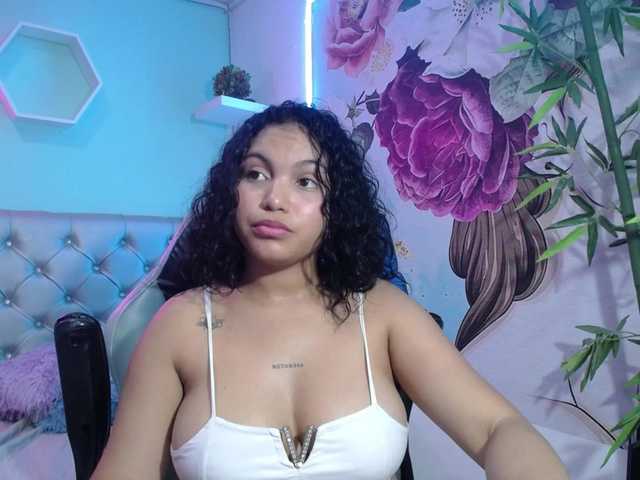 valeria-martinez19 live cam on BongaCams