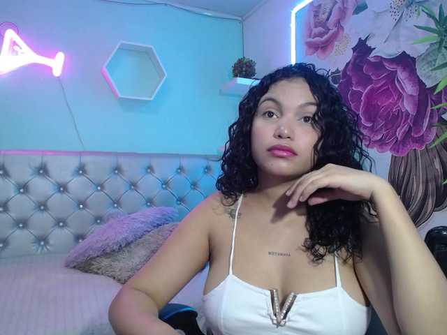 valeria-martinez19 live cam on BongaCams