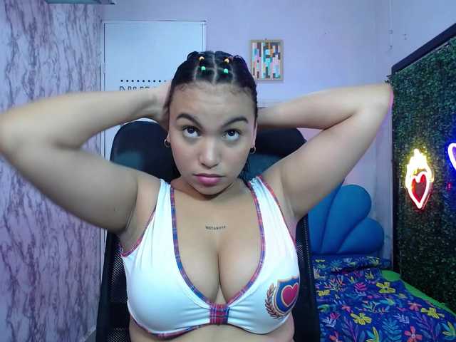 valeria-martinez19 live cam on BongaCams