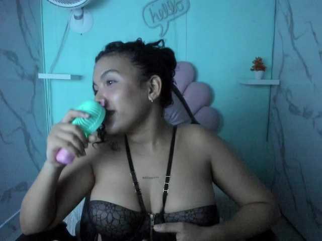valeria-martinez19 live cam on BongaCams
