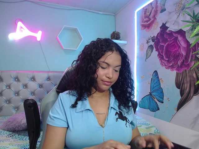 valeria-martinez19 live cam on BongaCams