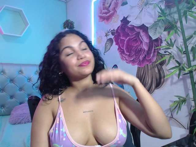 valeria-martinez19 live cam on BongaCams