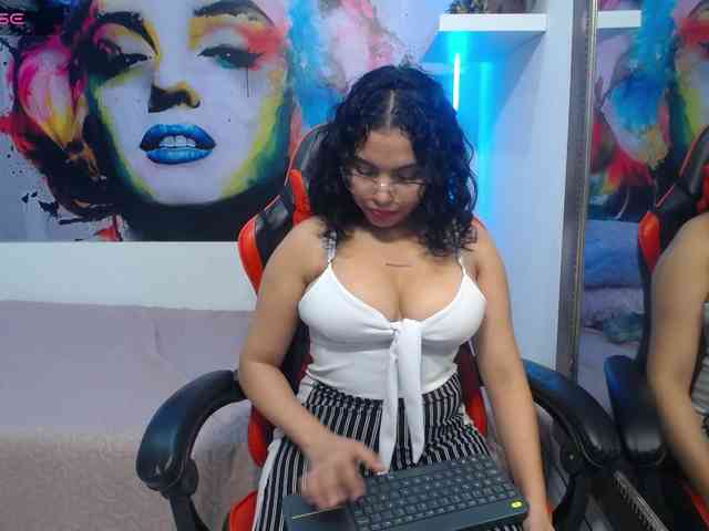 valeria-martinez... Live Webcam on BongaCams
