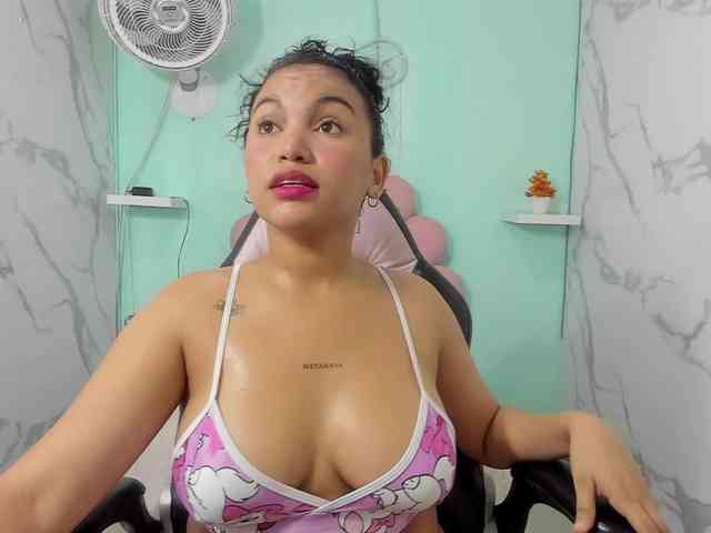 valeria-martinez... Live Webcam on BongaCams