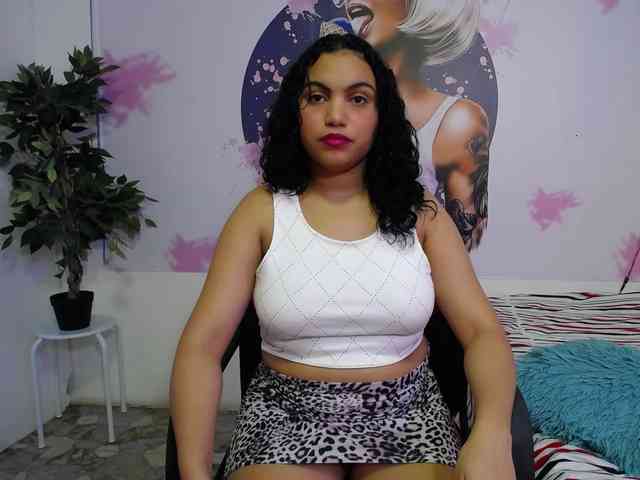 Model: valeria-martinez19