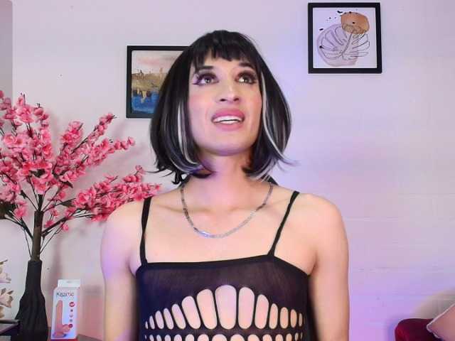 AlexiaHearts live cam