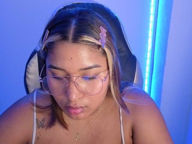 cardi-09 live cam on BongaCams