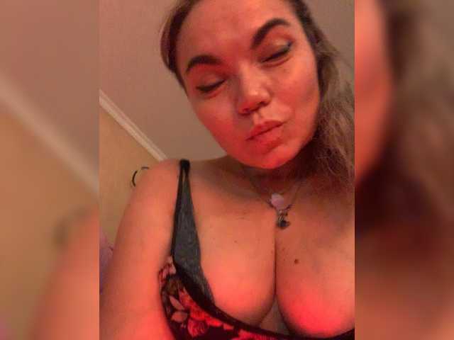 ElizavetaCream live cam on BongaCams