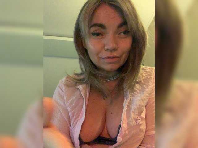 ElizavetaCream live cam on BongaCams