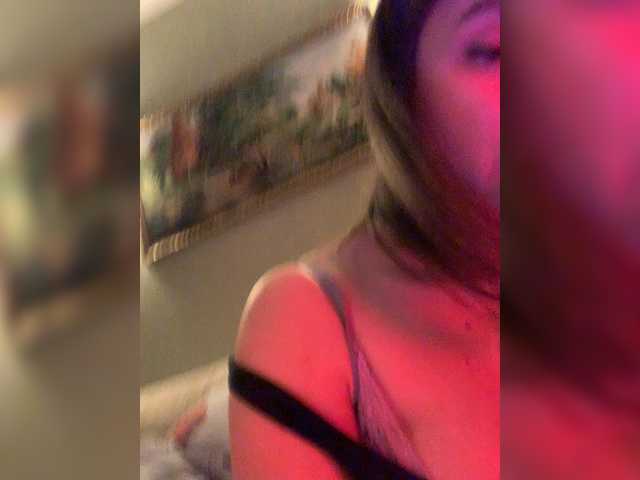 le modèle ElizavetaCream est en webcam porno dans un show sur le site bongacams, il possède les tags suivants: White/Caucasian,Brunette,Shaved