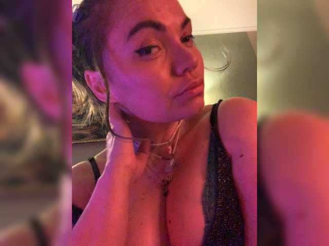 ElizavetaCream live cam on BongaCams
