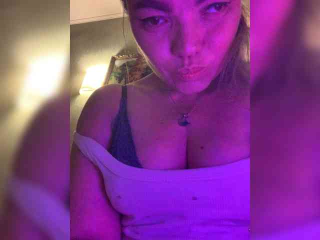 ElizavetaCream webcam