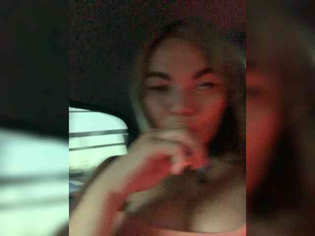 ElizavetaCream webcam