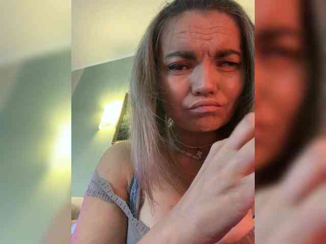 ElizavetaCream webcam