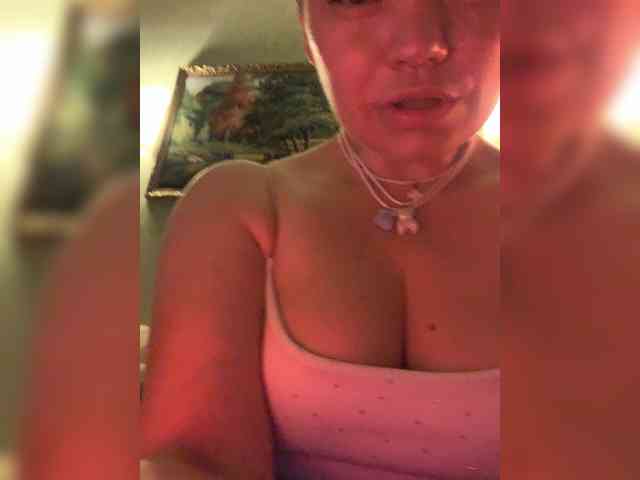 ElizavetaCream webcam