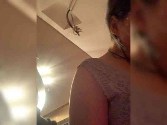 ElizavetaCream webcam