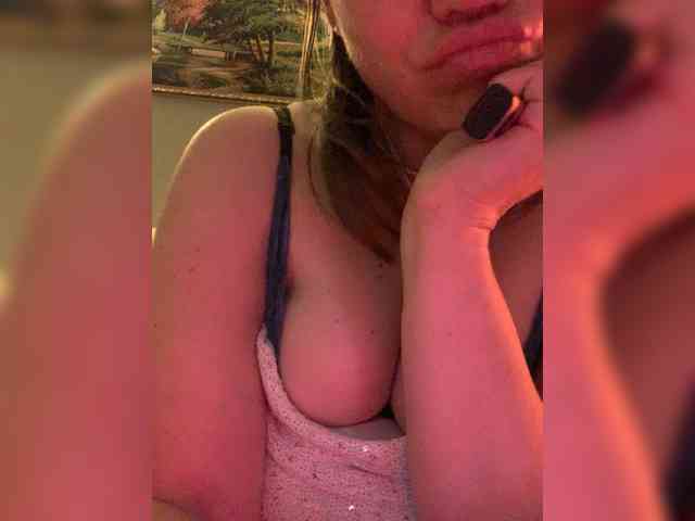 ElizavetaCream webcam