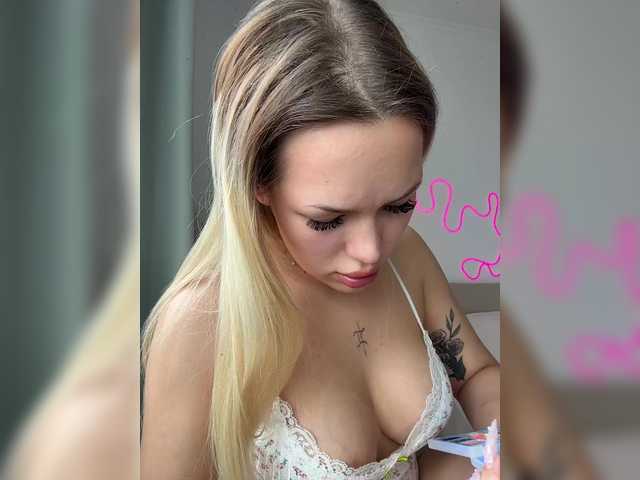 Eva-Kitty1 live cam on BongaCams