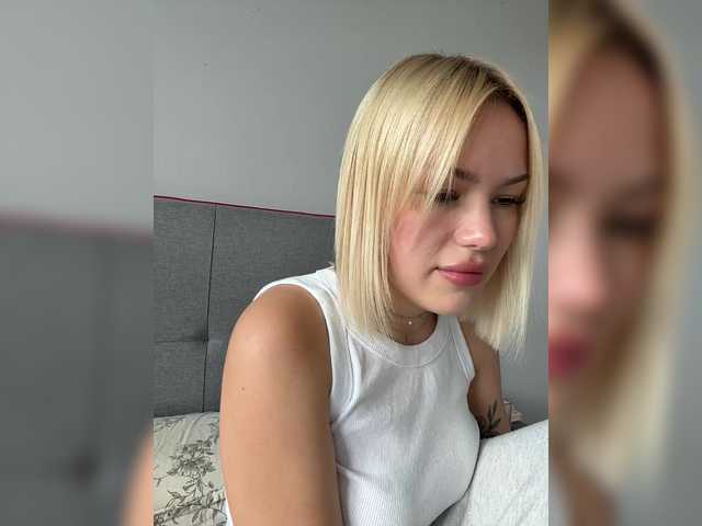 Eva-Kitty1 live cam on BongaCams