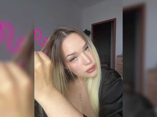 Eva-Kitty1 live cam on BongaCams