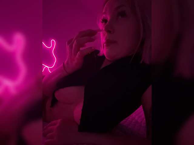 Eva-Kitty1 live cam on BongaCams