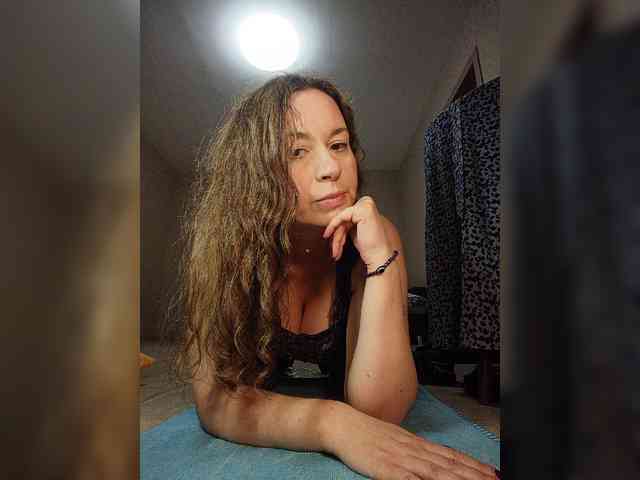 Annanas Live Webcam on BongaCams