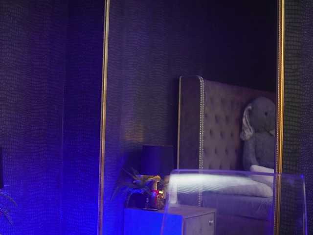 GiaEasyIce's BongaCams show and profile