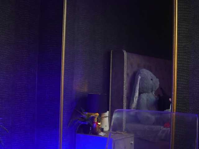 GiaEasyIce's BongaCams show and profile