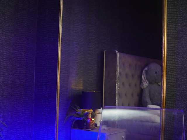 GiaEasyIce's BongaCams show and profile