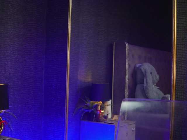 GiaEasyIce's BongaCams show and profile