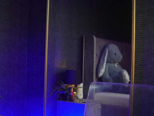 GiaEasyIce's BongaCams show and profile