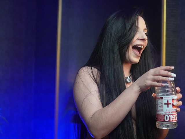 GiaEasyIce's BongaCams show and profile