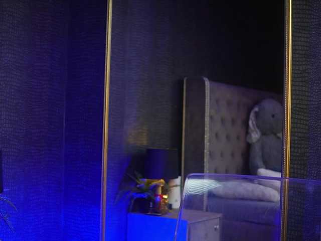 GiaEasyIce's BongaCams show and profile