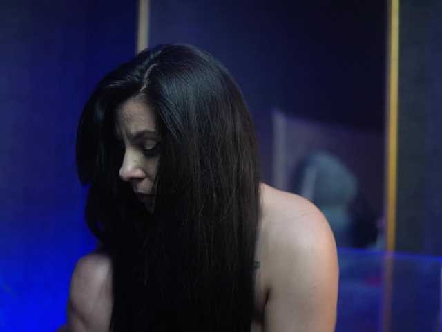 GiaEasyIce's BongaCams show and profile