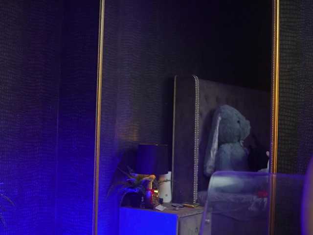 GiaEasyIce's BongaCams show and profile