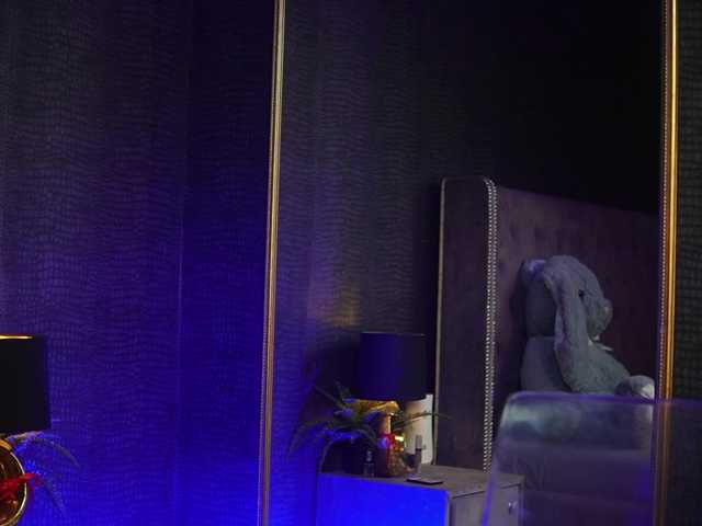 GiaEasyIce's BongaCams show and profile