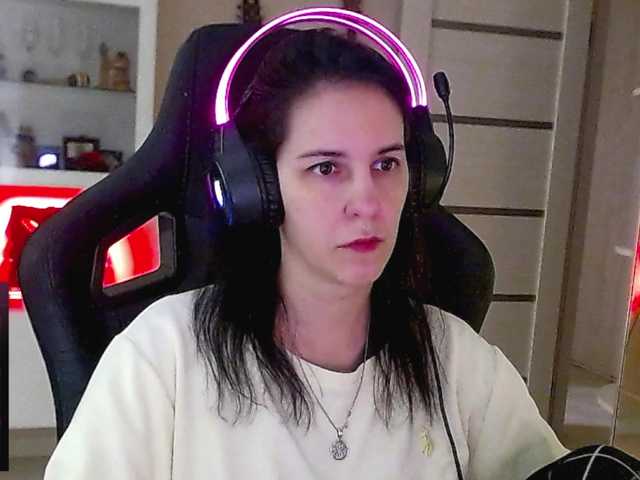 IrwiTomboy live cam preview