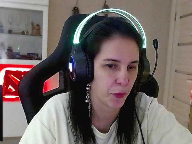 IrwiTomboy live cam preview