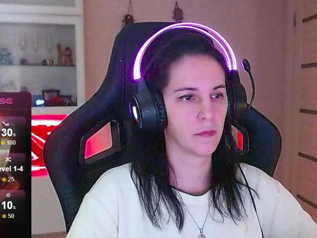 IrwiTomboy live cam preview