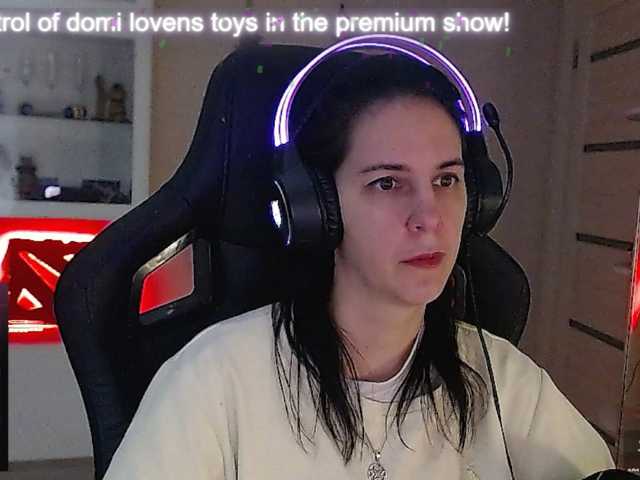 IrwiTomboy live cam preview