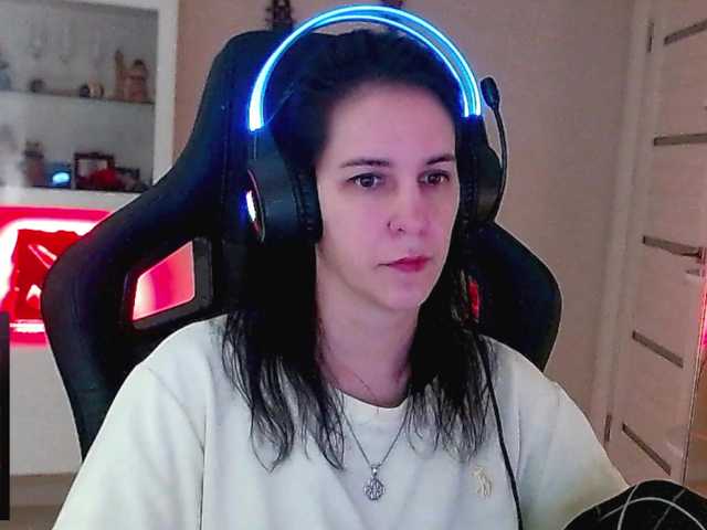 IrwiTomboy live cam preview