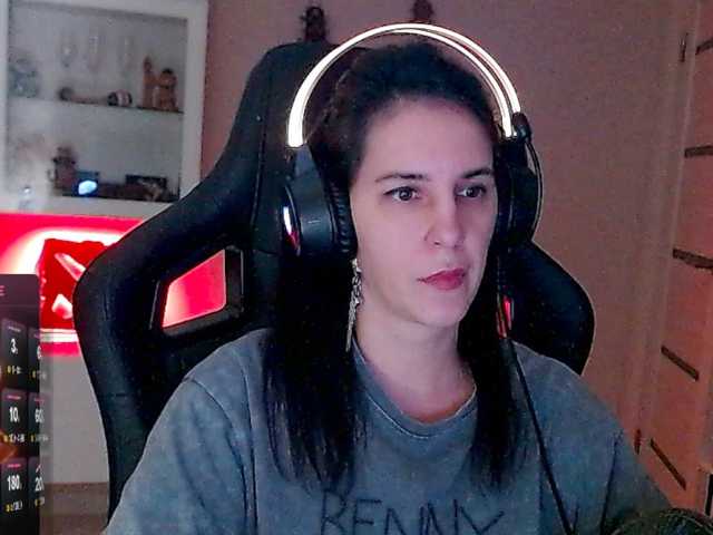 IrwiTomboy live cam preview