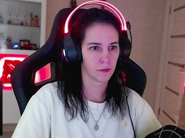 IrwiTomboy live cam preview