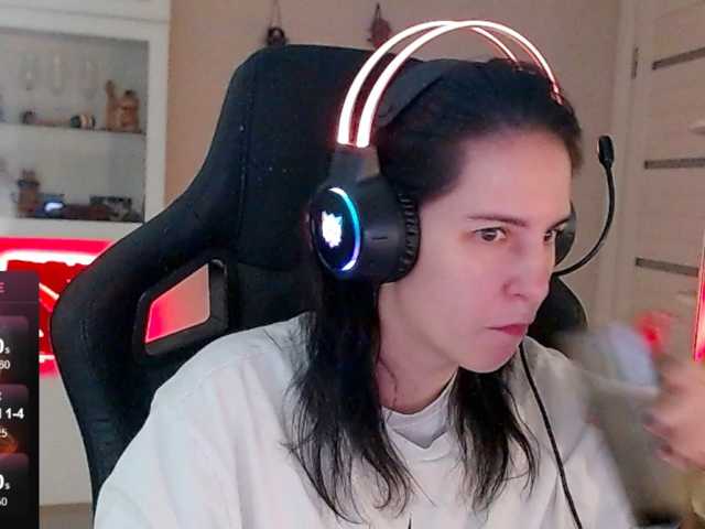 le modèle IrwiTomboy est en webcam porno dans un show sur le site bongacams, il possède les tags suivants: White/Caucasian,Brunette,Shaved